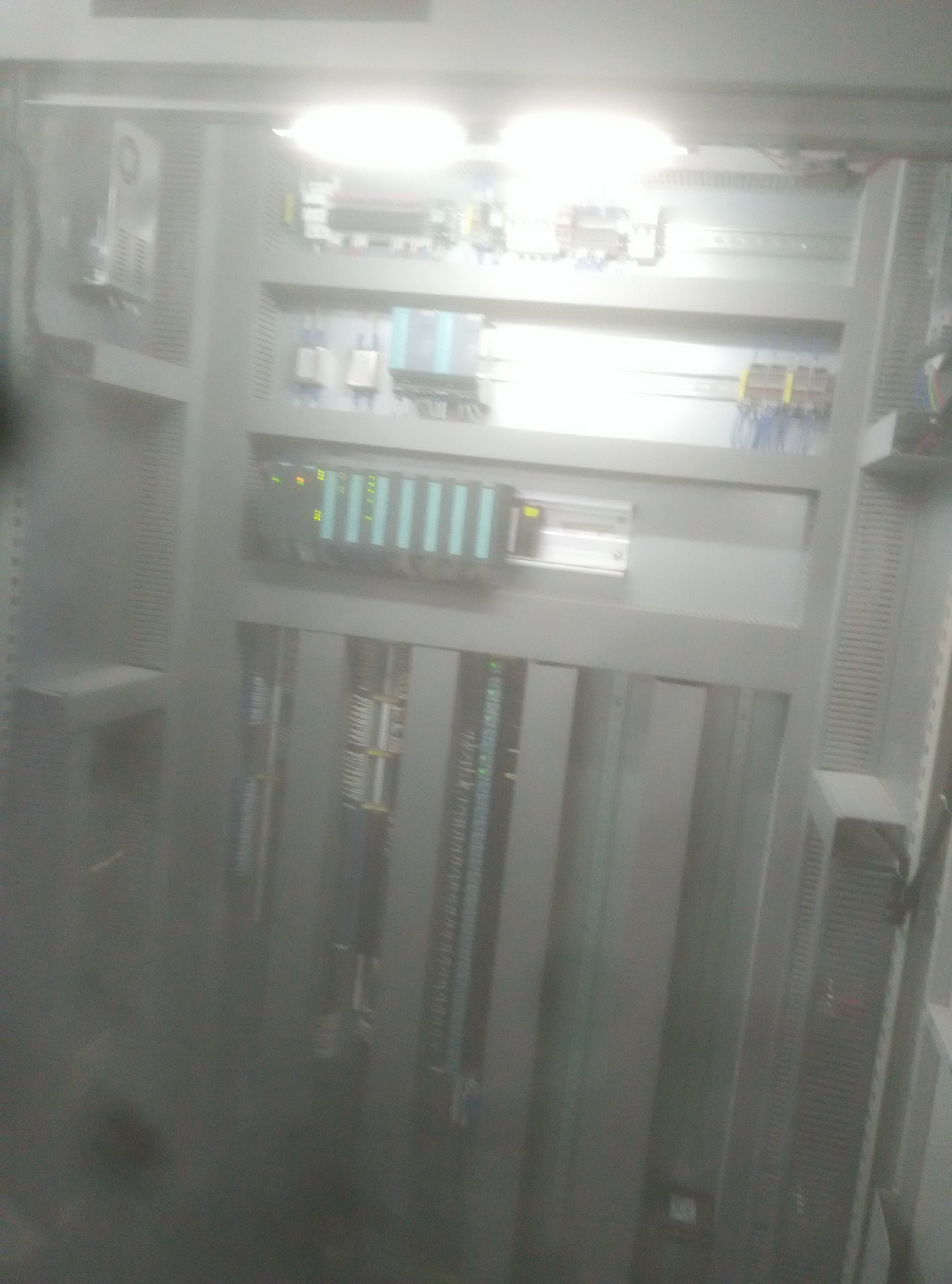 承接工业自动化控制项目，电气控制柜制作，PLC/触摸屏/上位机程序编写，提供工业控制，非标自动化等相关的设计、安装、调试系列服务。